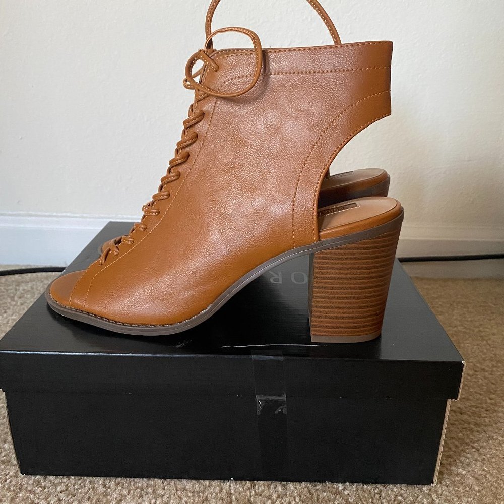 Shoes: Heels